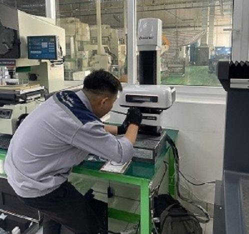 HUST Vietnam installs the contour measuring machine in Hung Yen